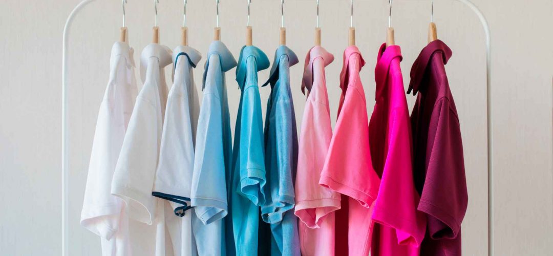 Dürfen verschiedene Markenlogos auf Kleidungsstücke genäht und verkauft werden?